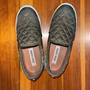 Steve Madden slip on olive green size 6.5